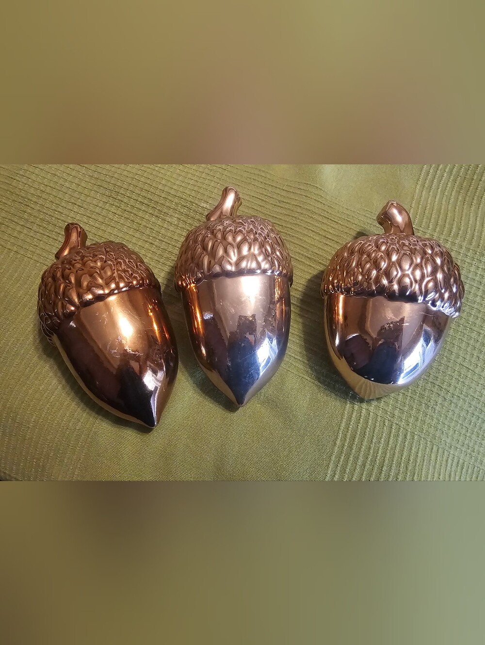 Gold Ceramic Acorn Decor Set - Picture 4 of 4